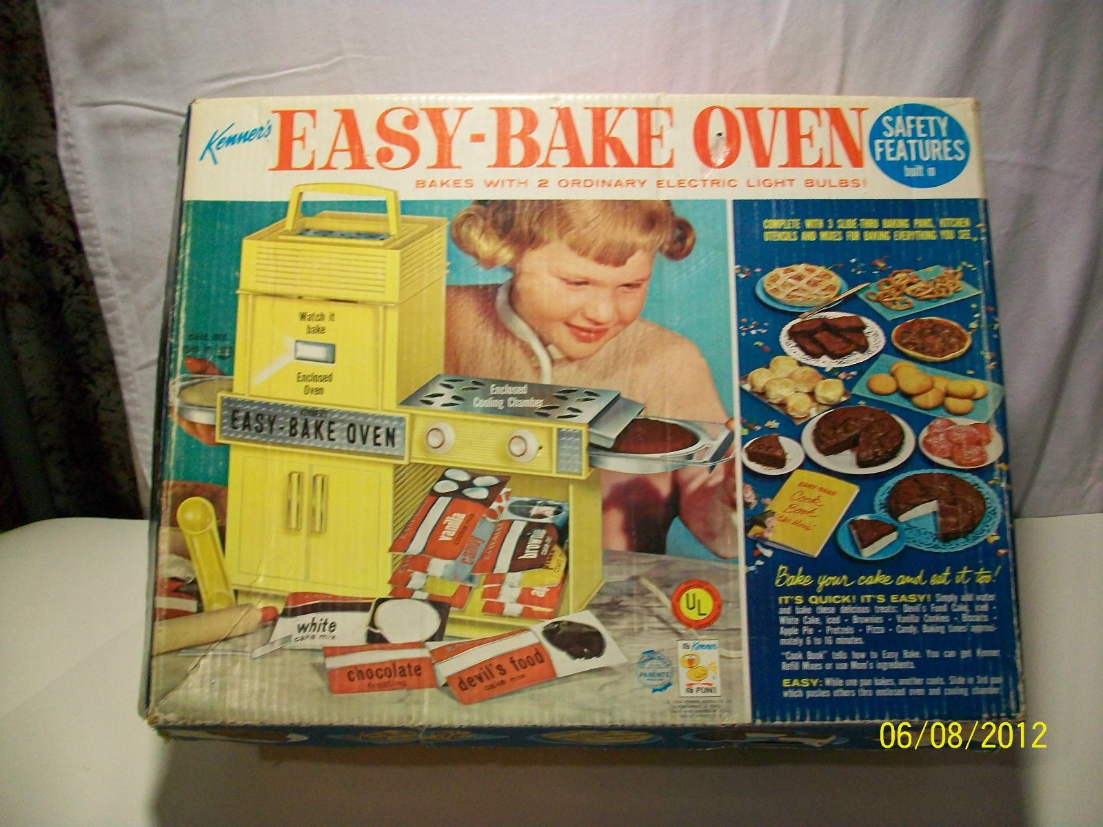 Lot - Vintage Easy-Bake Oven